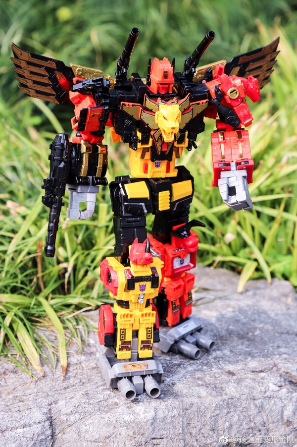 Power Of The Primes Titan Class Predaking   New In Hand Images Show Predaking Communing With Nature  (6 of 9)